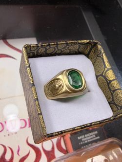 Men’s 10k Virgin Mary gold ring