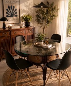 MOVING SALE – Super Cool Classic   Round Glass Table + FREE 4 Modern gorgeous chairs✨