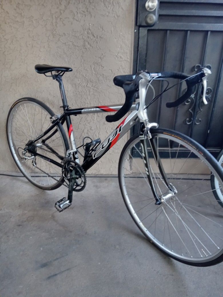 Bike FUJI Finest Tires Size 26 Frame Size Small