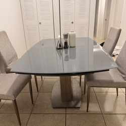 Modern Glass Dining Table + 4 Chairs – Extendable – Seats up to 8