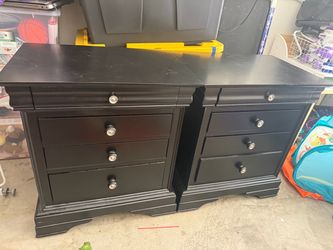 Traditional black wood nightstands