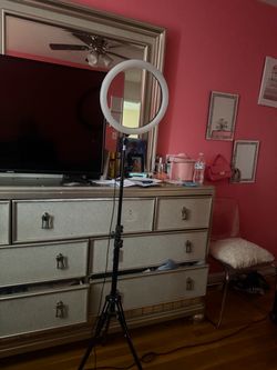 ring light on a tripod stand.