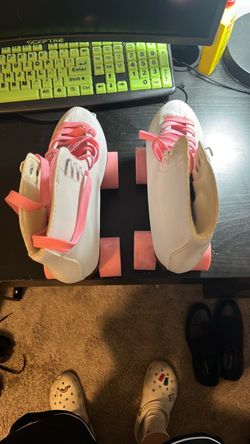 Women’s roller skates