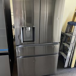 LG FOUR DOOR STAINLESS STEEL REFRIGERATOR