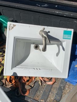 2 sinks with faucets just dusty but in great condition