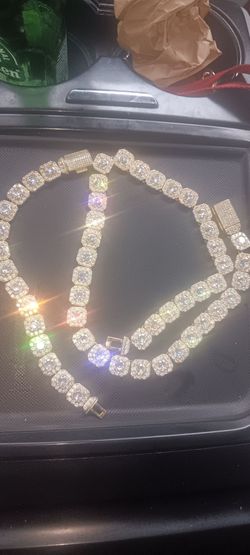 Necklace and bracelet set