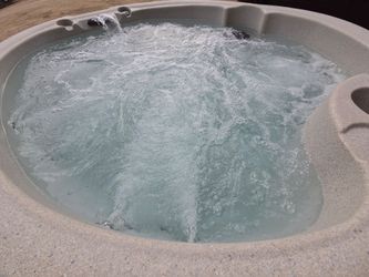 4-person 2023 Aquaterra hot tub 110v/15Amp (Plug and Play)Spa for Sale