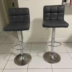 2 Bar Stools 