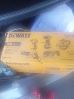 Brand new 5 piece combo kit  DeWalt