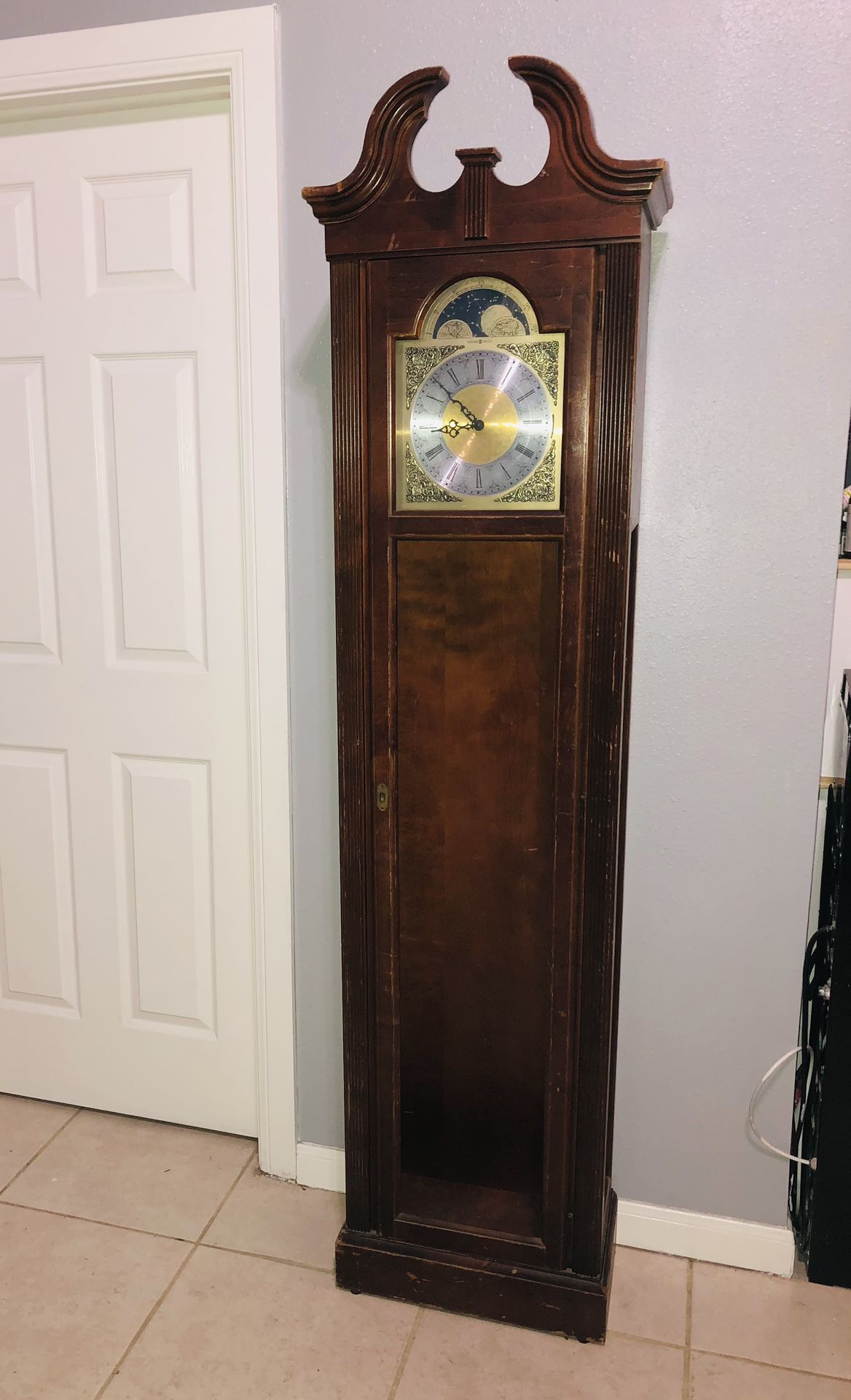 Howard Miller Grandfather Clock Movement, Dial & Chime Rods 610520