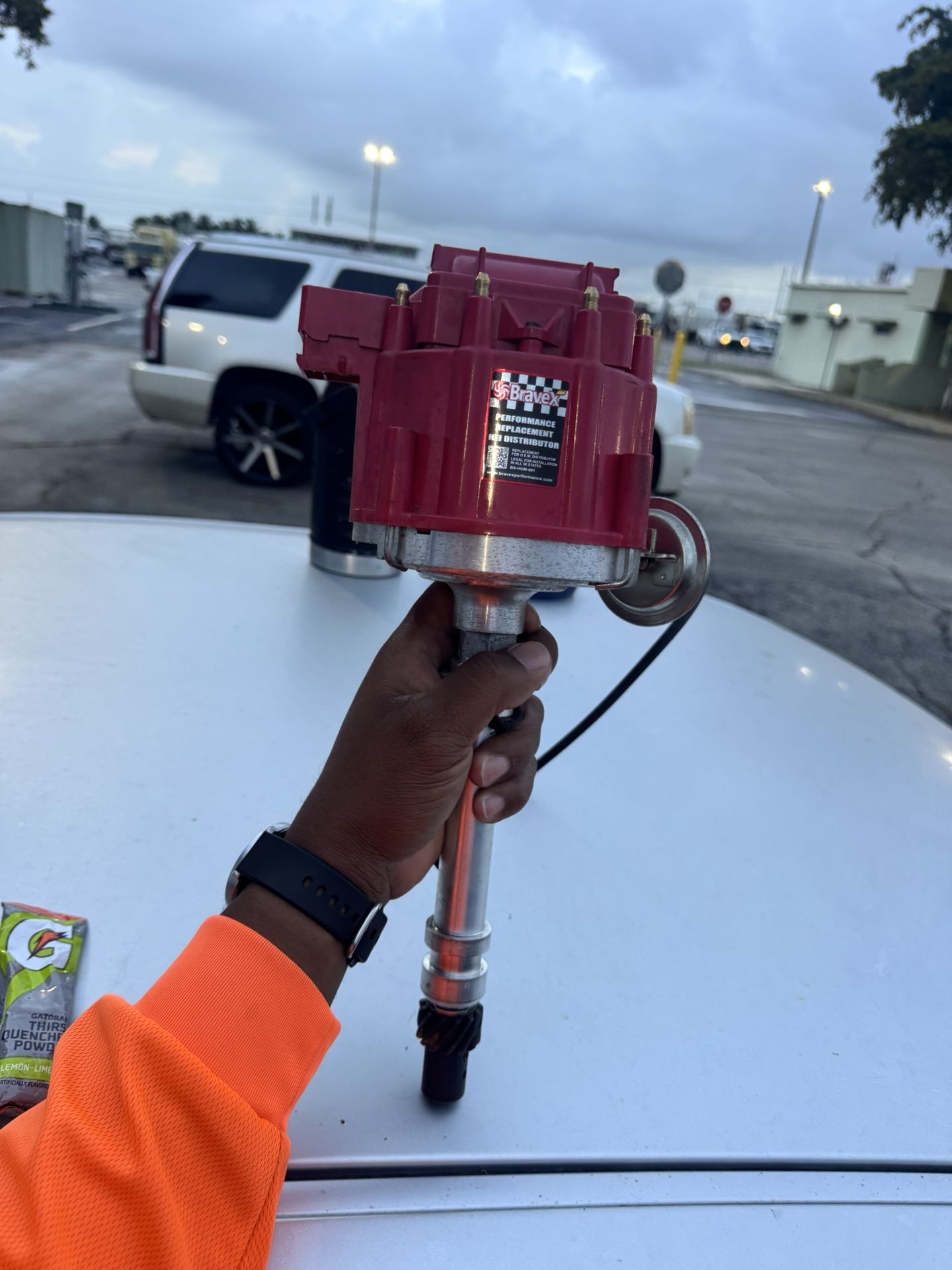Distributor and regulator