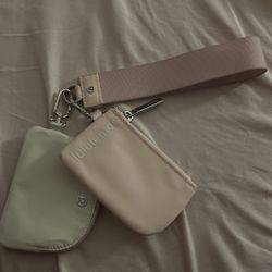 LULULEMON WRISTLET POUCH KEYCHAIN