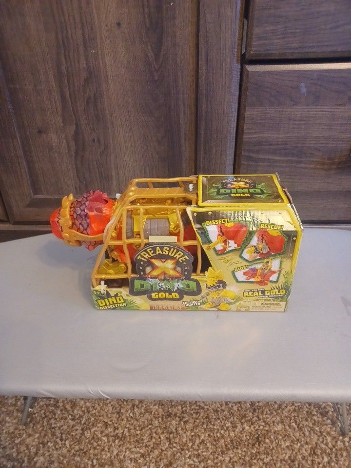 New! Treasure X Dino Gold Dino FrozenDissection Exclusive Hunter