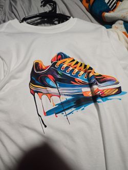Sneaker shoes shirt large