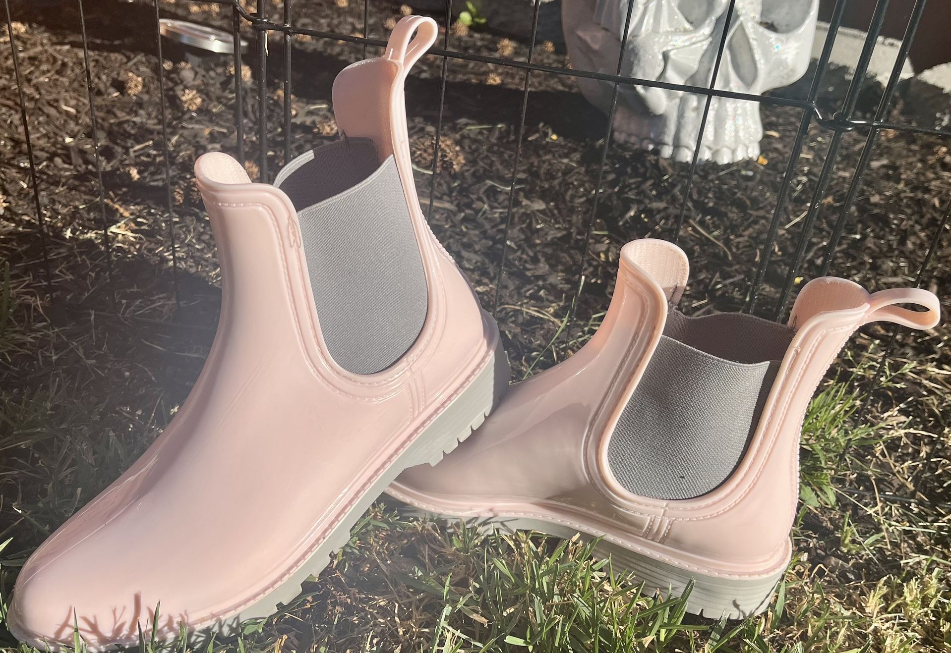 Light Pink Rain Boots Size 9/10