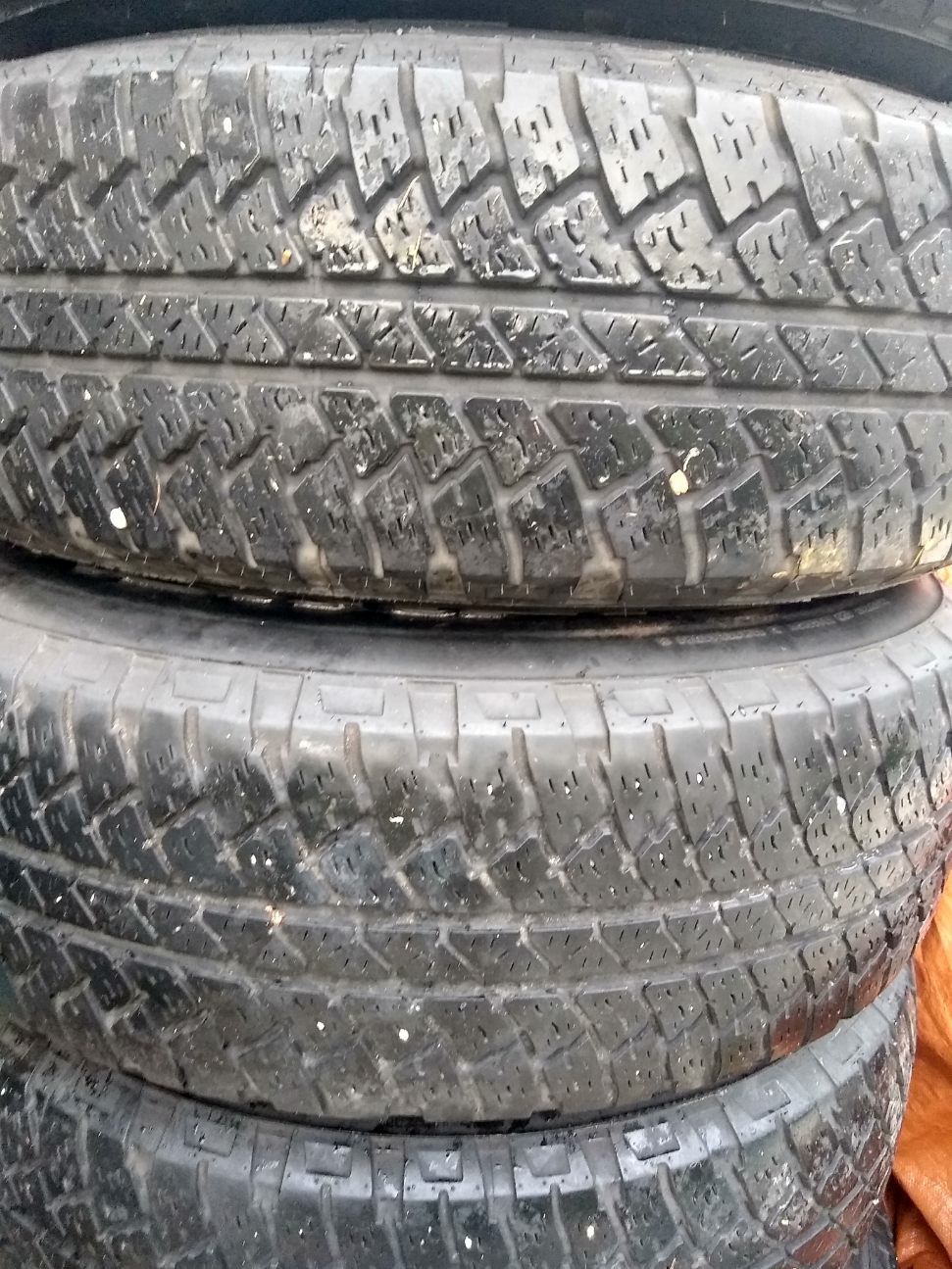 5 Bridgestone/Dueler tires. P255/70R18. 5lug