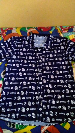 SAN DIEGO PADRES SHIRT SIZE MEDIUM ADULT