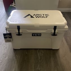 Yeti Arctic Wolf Cooler