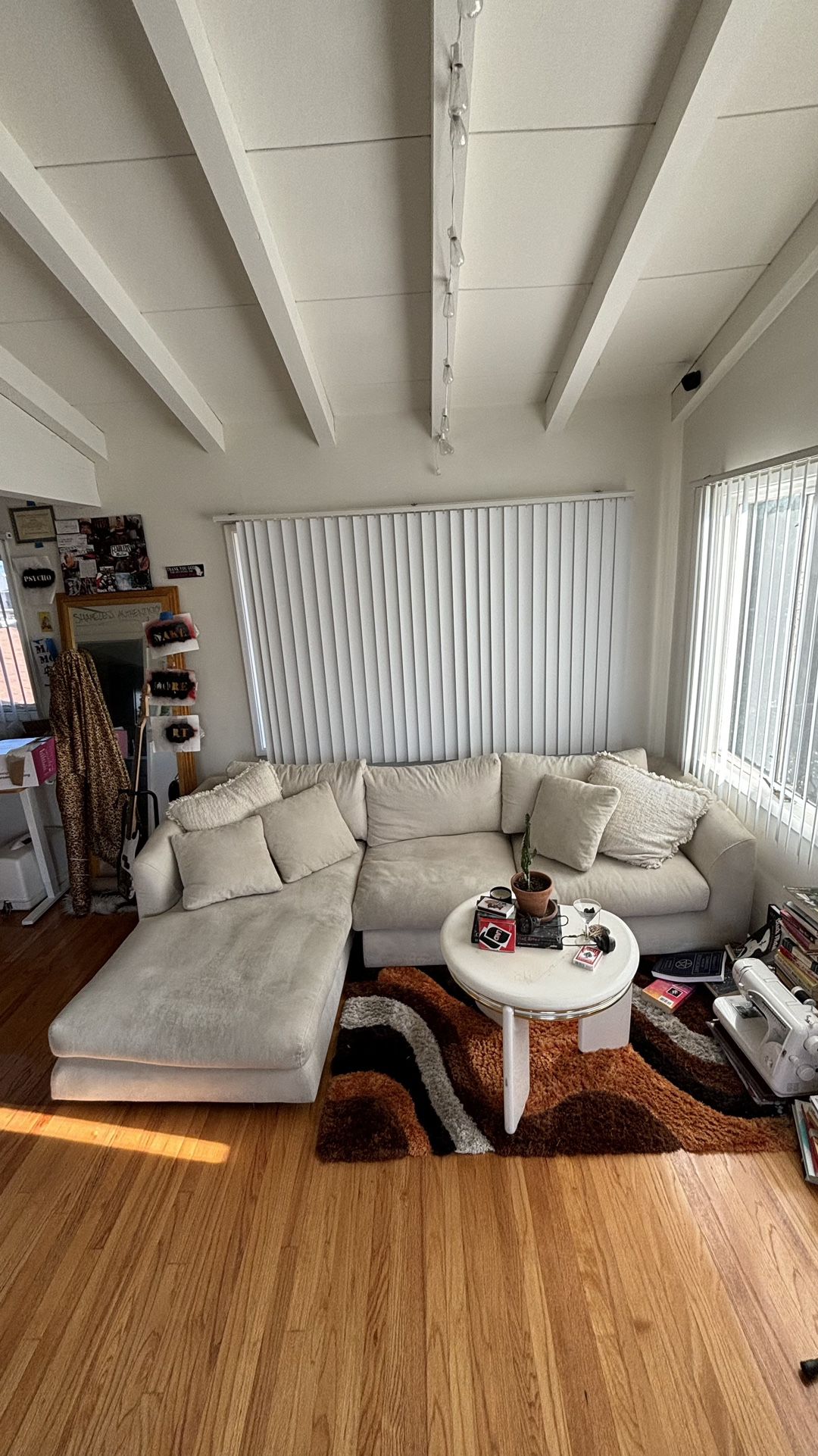 White L Shape Sectional Couch (facing left)