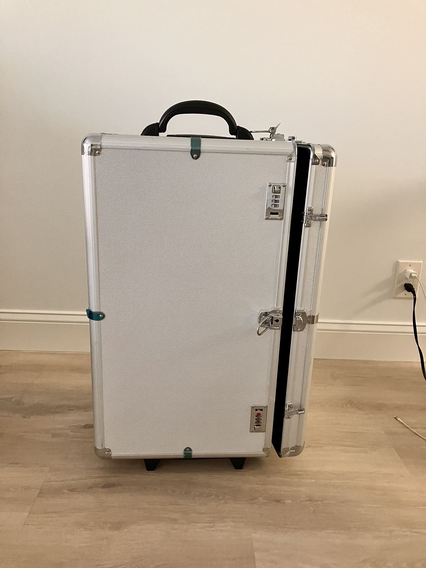 28” Luggage W/ Wheels,All Products : American Fashion Style Bags On Sale