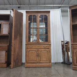 Thomasville Traditional Golden Oak China Cabinet with Glass Doors