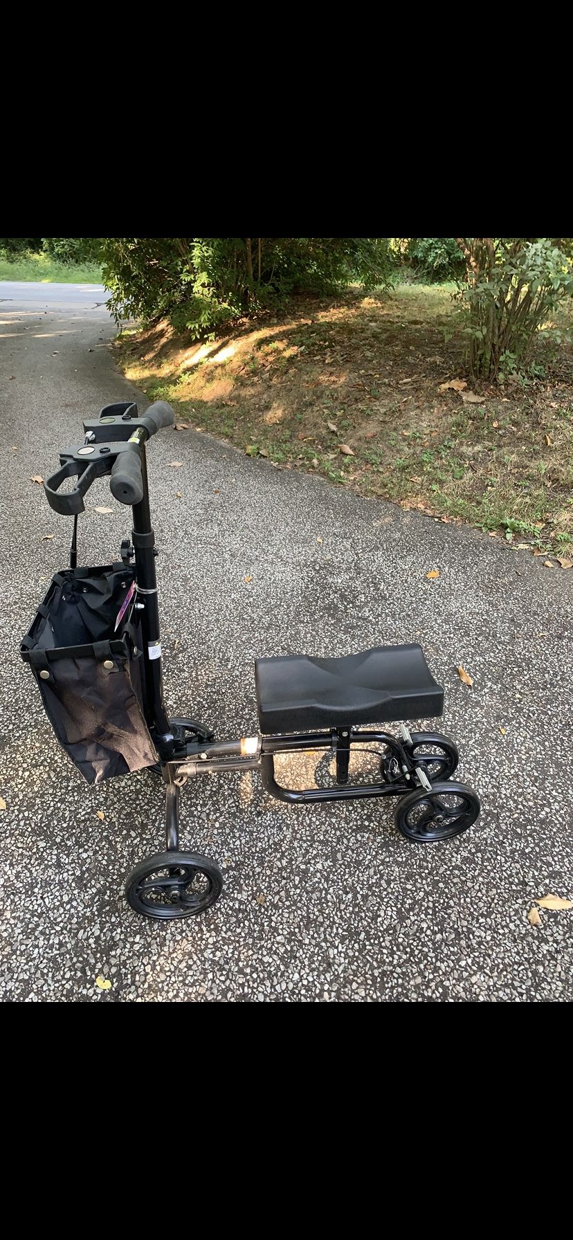 Black Foldable Riomedical Steerable Knee Scooter