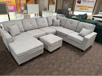 Light gray large sectional w/ ottoman