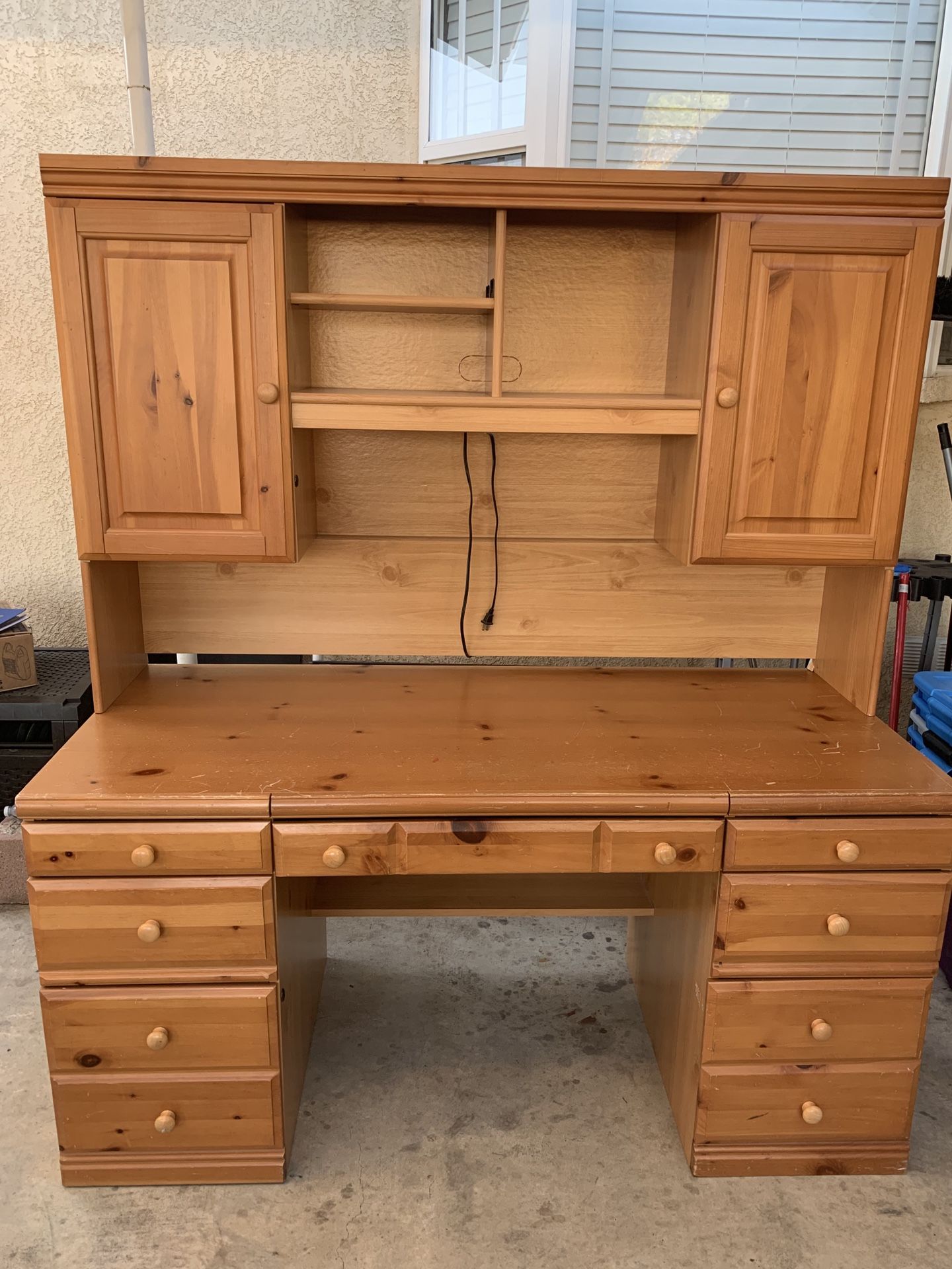 Computer Desk with Hutch and Lights