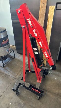 Specifications 2-Ton Heavy-Duty Engine Hoist: Built from high-strength steel with a reinforced frame and rust-resistant powder coat. Ideal shop crane 