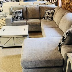 Cozy Stunning Chaise Sectional! 