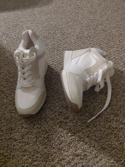Woman's shoes