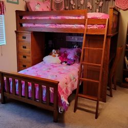Bunk Bed High Quality Hardwood in Like New Condition in Valley Springs,  Ca
