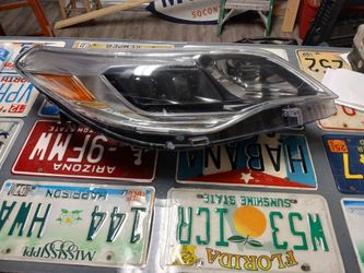 13-18 Toyota Avalon Right Passenger Side Halogen Headlight Oem