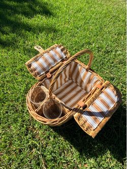 Wicker picnic basket