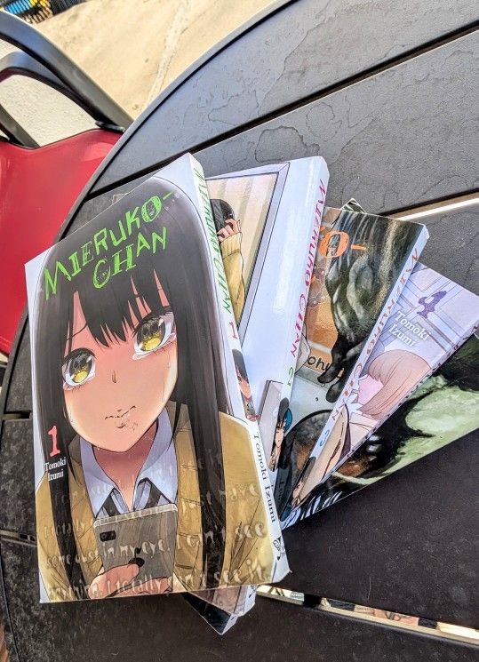 Manga:  Mieruko-Chan 1-5