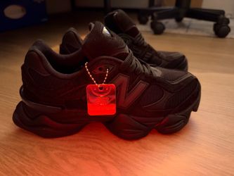 New Balance 9060 Triple Black Size 5.5 Men’s / 7 Women’s