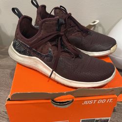 Size 7.5 W Shoe Nike