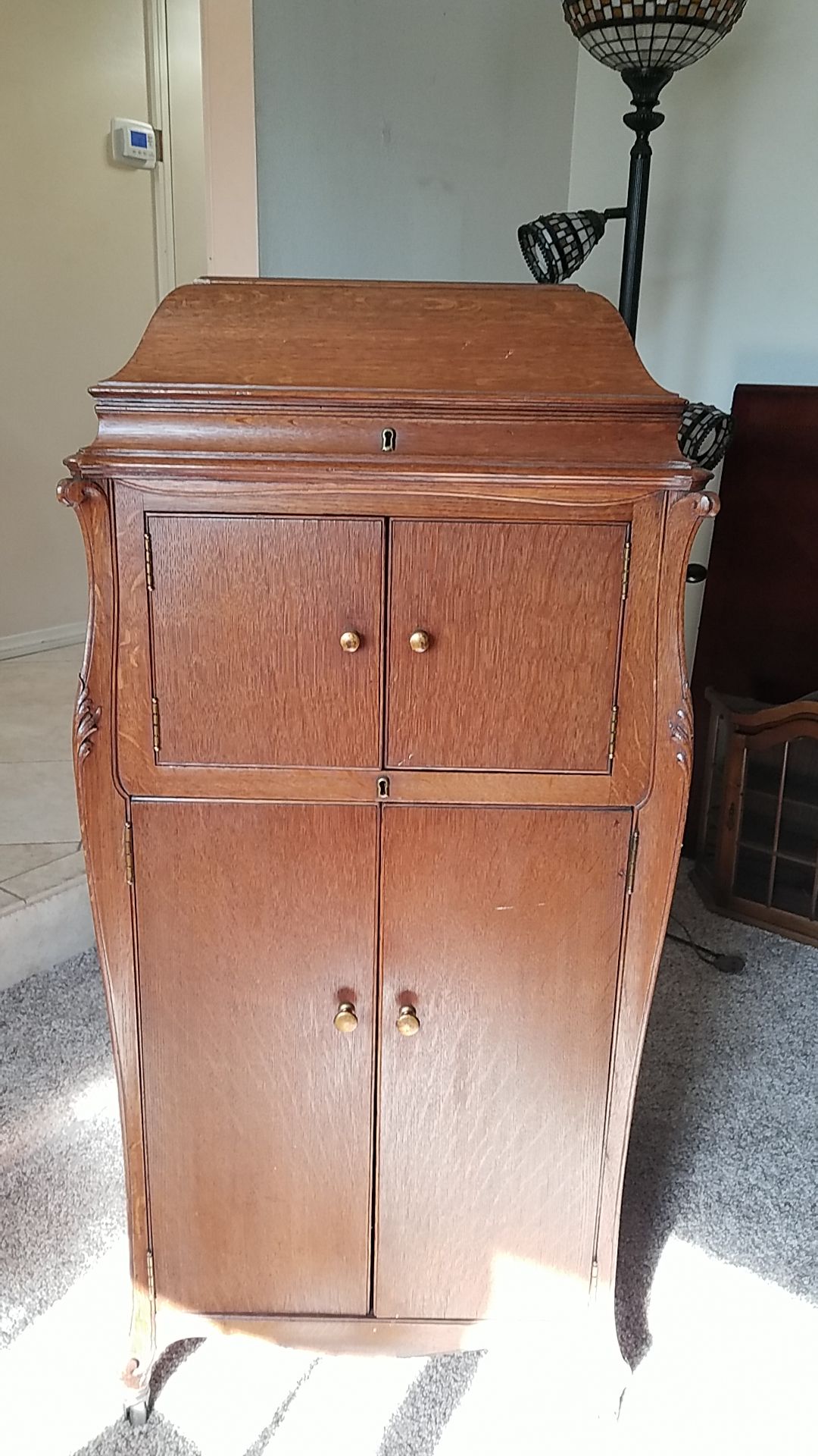 1920's VICTROLA RECORD PLAYER