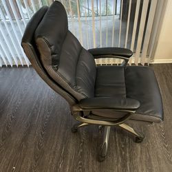 Staples Rockvale Black Luxura Manager Chair - Black
