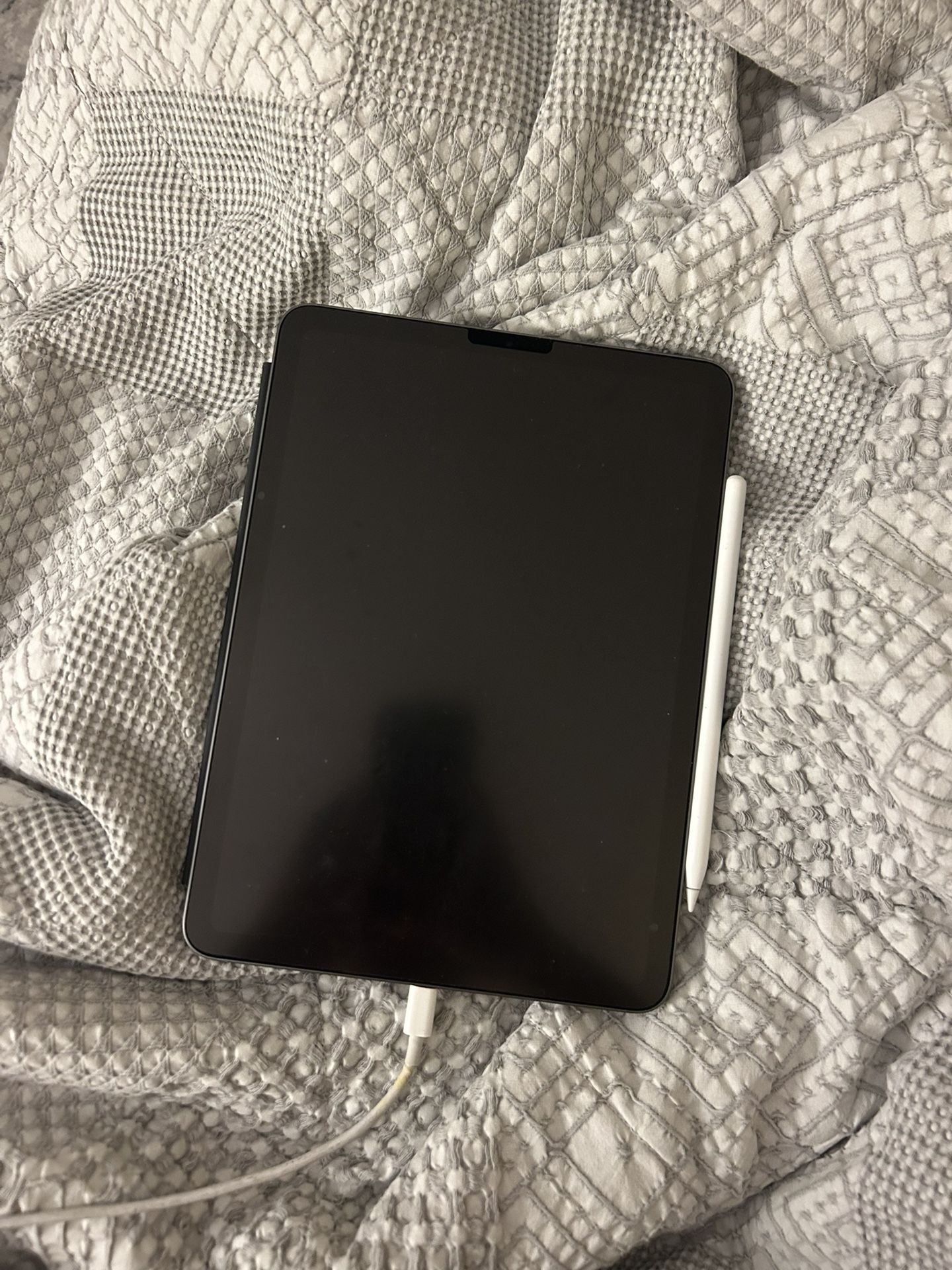 Space Gray IPad Air 5th Generation 256G (2022) w/ Smart Folio Case and Apple Pencil 2