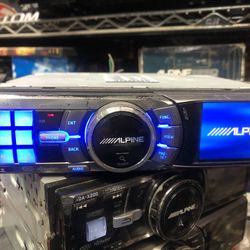 Old School 2007 Alpine iDA-X001 Digital Media Player Car Stereo Car Audio Player Head Unit 