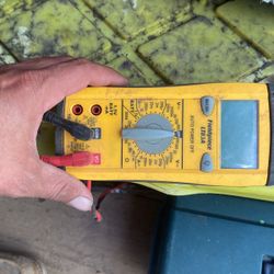 Field peice LT83A  Electrical  Tester Volt Meter 