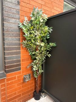 Outdoor artificial tree