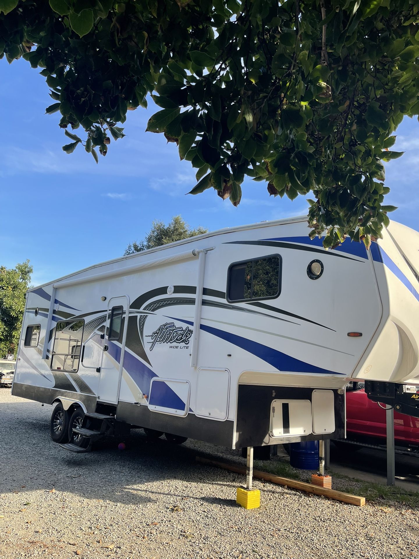 2015 Attitude 28sag +s