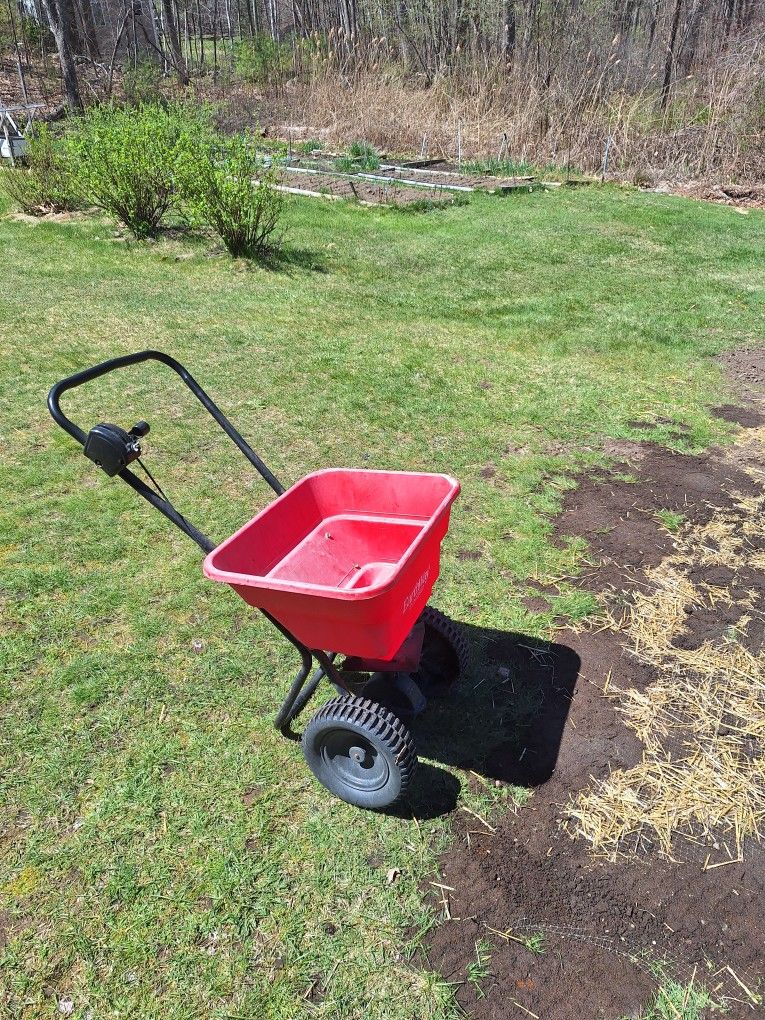 Earthway Commercial Spreader