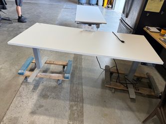 AMQ Steelcase Sit to Stand Desk