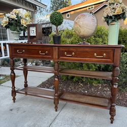 Stanley Furniture Solid Wood End Table Buffet Sideboard Great Condition
