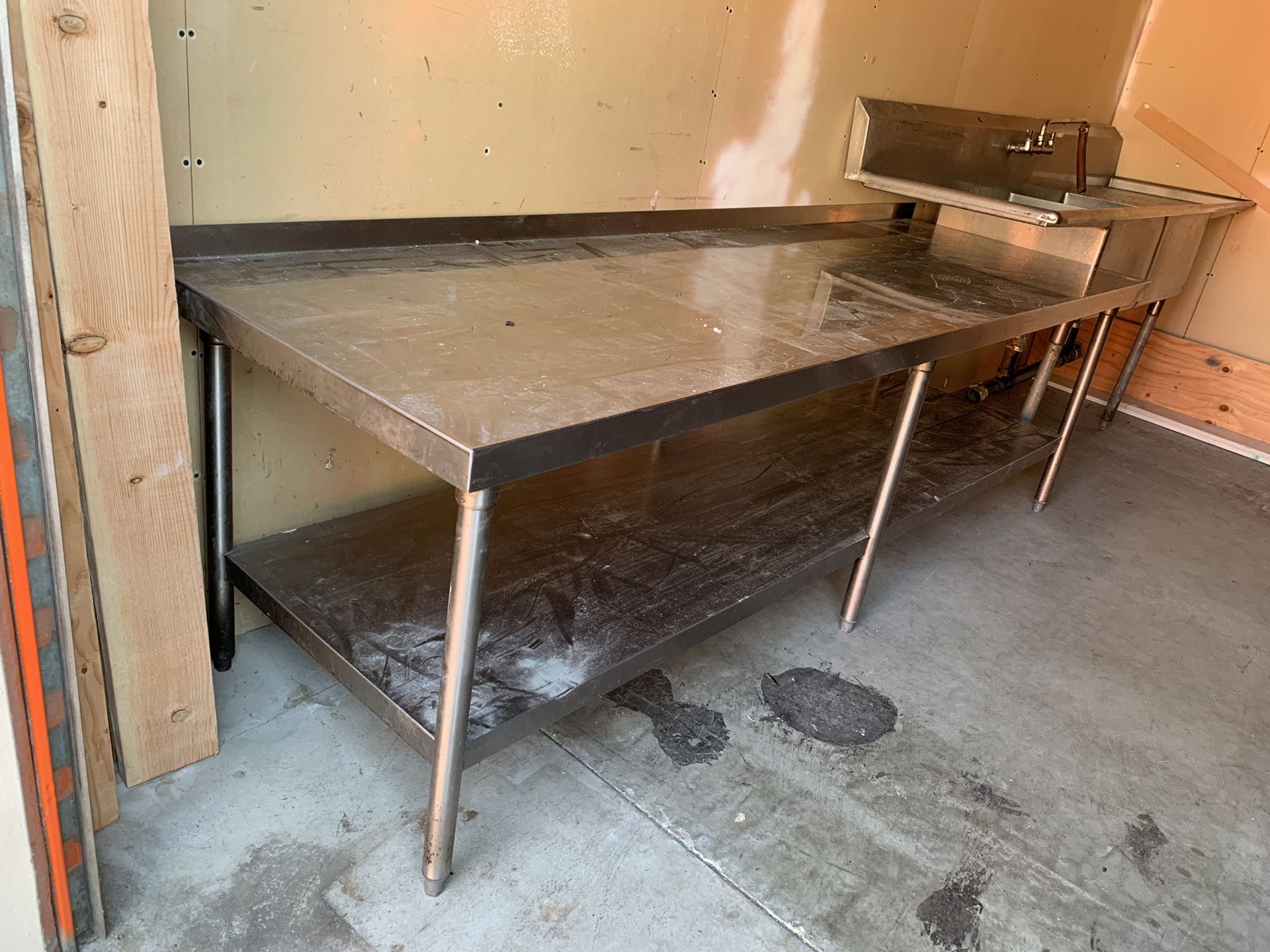 Professional stainless steel restaurant kitchen table
