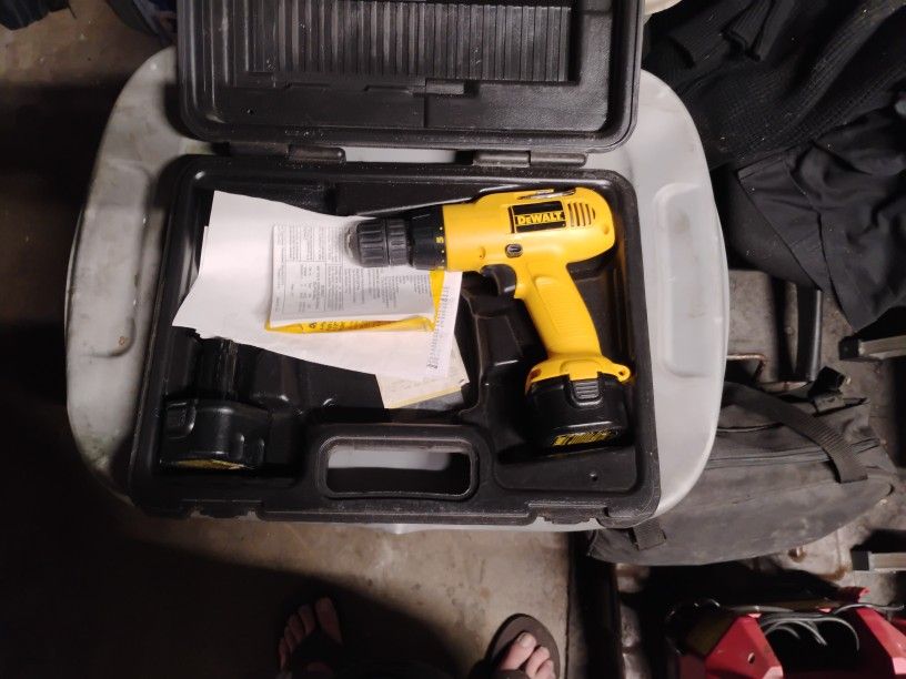 New Older DeWalt 9.6v Drill