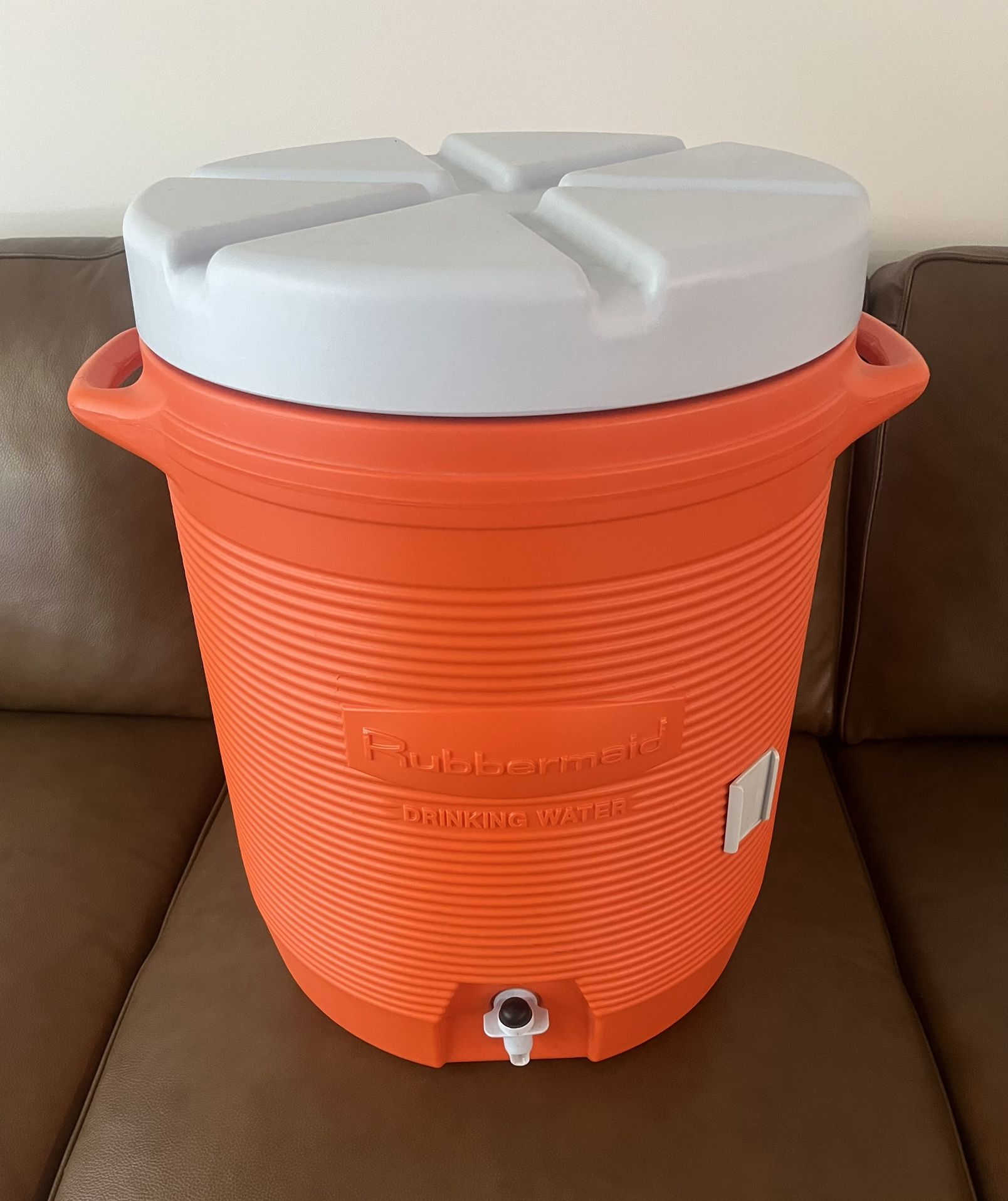 Rubbermaid 10 Gallon Water Cooler